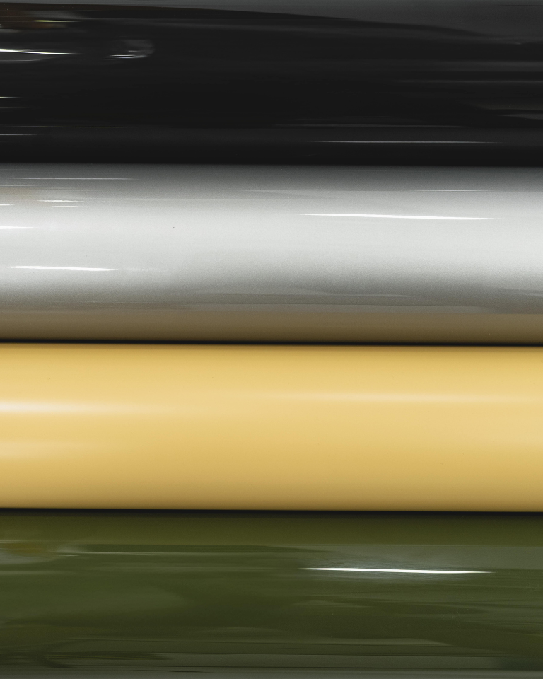 Color PPF – i eleganta och neutrala färger Color PPF – exklusiva skyddsfilmer i klassiska nyanser som svart, silver, beige och olivgrön